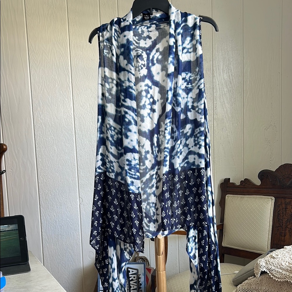 Mixit Blue and White Abstract Sleeveless Komono